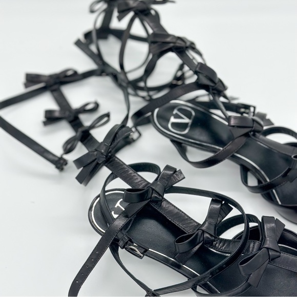 VALENTINO GARAVANI Bow Buckled Strap Pointed Toe Pump - Picture 6 of 7